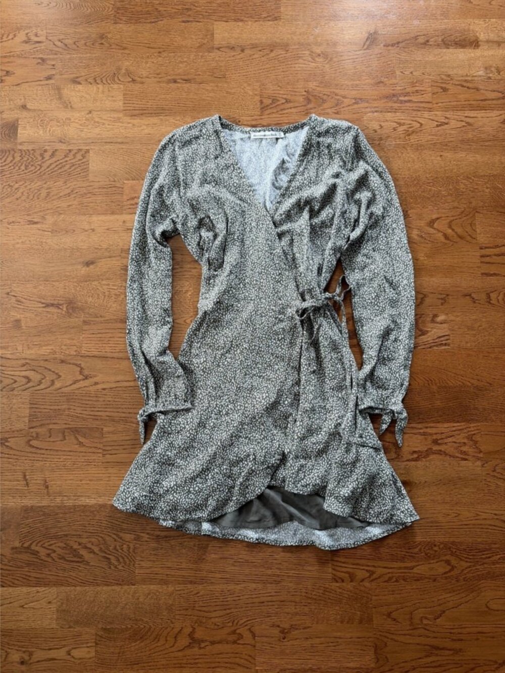 Abercrombie Wrap Mini Dress Long Sleeve Olive Green White Printed V Tie XS Short